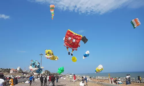 கன்னியாகுமரி கடற்கரையில் சுற்றுலா பயணிகளை கவர்ந்த காற்றாடி திருவிழா