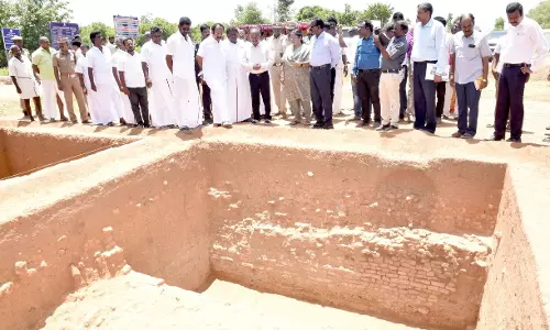 அகழாய்வு பணிகளை அமைச்சர் தங்கம் தென்னரசு ஆய்வு