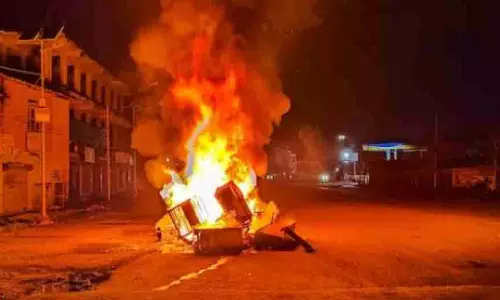 மணிப்பூரில் மீண்டும் கலவரம்: 3 பேர் சுட்டுக்கொலை- கடைகள் அடைப்பு