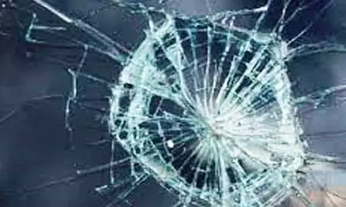 கே.கே.நகரில் படிக்கட்டு பயணத்தை கண்டித்த ஆத்திரத்தில் பஸ் கண்ணாடியை உடைத்த பள்ளி மாணவர்கள்