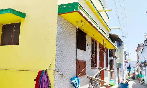 வீடுகளில் நகை-பணம் கொள்ளை