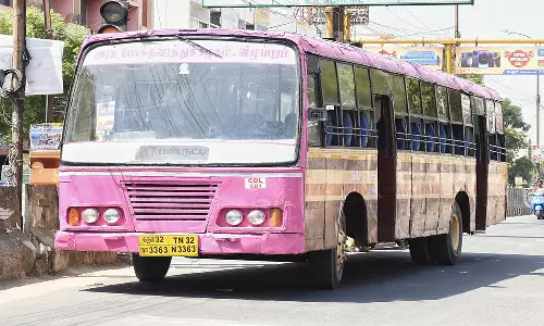 கடலூரில் என்ஜின் டியூப் வெடித்து பாதியில் நின்ற அரசு பஸ்:பயணிகள் அலறல்