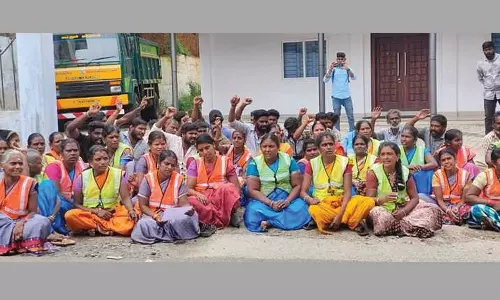 கூடலூரில் துப்புரவு ஊழியர்கள் வேலைநிறுத்தம்