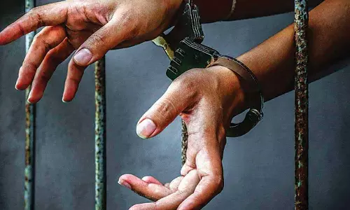 மோசடியாக அரசு ஆவணங்களை தயாரித்து போலி பாஸ்போர்ட் மூலம் வெளிநாடுகளுக்கு ஆட்களை அனுப்பியவர் கைது