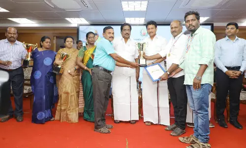 3 பள்ளிகளைச் சேர்ந்த கற்போர் மையத்திற்கு மாநில எழுத்தறிவு விருது