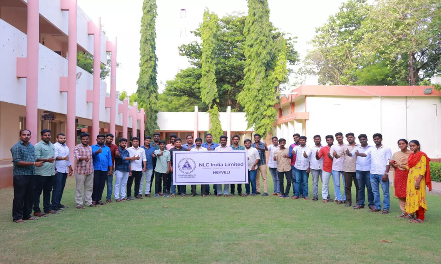 என்.எல்.சி. நிறுவன சுரங்கங்களுக்கு நிலம் கொடுத்த 39 பேருக்கு வேலை என்.எல்.சி. நிறுவன சுரங்கங்களுக்கு நிலம் கொடுத்த 39 பேருக்கு வேலை