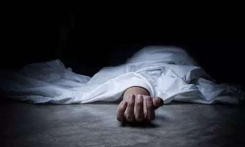 வீட்டுக்குள் இறந்து கிடந்த கிராம நிர்வாக அலுவலர்- போலீசார் விசாரணை