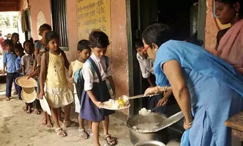 சத்துணவு பணியாளர்களை பணி நிரந்தரம் செய்ய கோரிக்கை