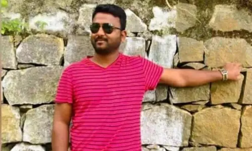 காரில் அழுகிய நிலையில் வாலிபர் பிணம்