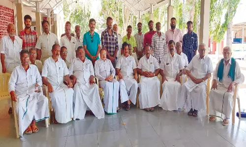 கள் இறக்க தமிழக அரசு அனுமதிக்க வேண்டும்