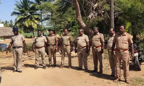 சிவகிரி பகுதியில் போலீசார் குவிப்பு-பரபரப்பு