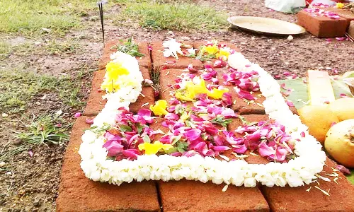 சிமெண்டு சாலை அமைக்க பூமி பூஜை