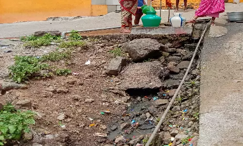 பண்ைணக்காடு பேரூராட்சியில் குடிநீரில் கலக்கும் சாக்கடையால் தொற்று நோய் பரவும் அபாயம்