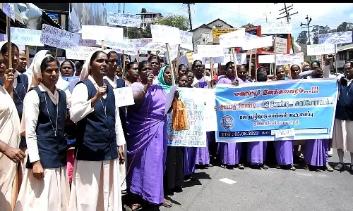 மணிப்பூர் சம்பவத்தை கண்டித்து கொடைக்கானலில் மகளிர் அமைப்பினர் கண்டன ஆர்ப்பாட்டம்