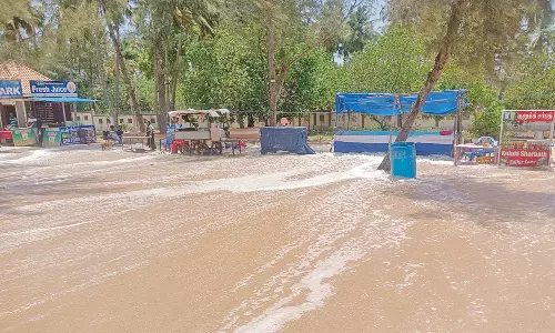 குமரி மாவட்டத்தில் கடல் சீற்றம்; கடைகளுக்குள் புகுந்த தண்ணீர்