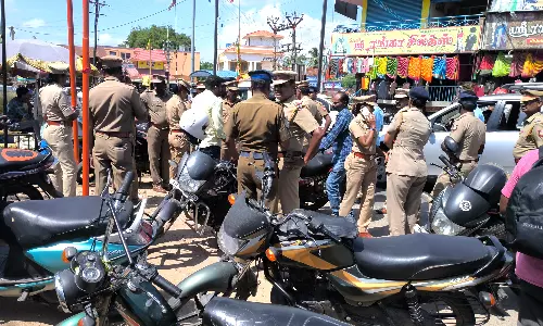 காரமடை இந்து முன்னணி அலுவலகத்தில் போலீஸ் குவிப்பு