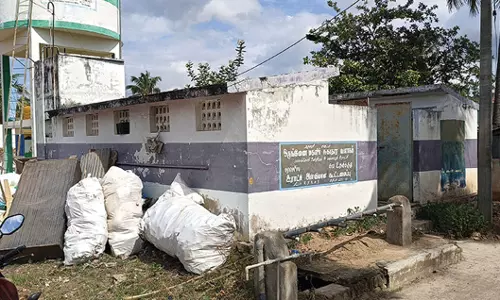 பராமரிப்பின்றி காணப்படும் மகளிர் சுகாதார வளாகத்தை சீரமைக்க வேண்டும்