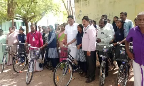 மத்தூர் அரசு பள்ளியில் விலையில்லா சைக்கிள்கள் வழங்கும் நிகழ்ச்சி