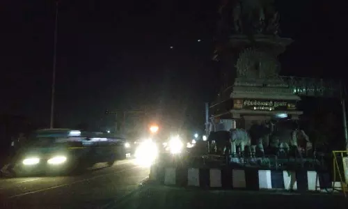 மாமல்லபுரம் இ.சி.ஆர் இருளானது: பொது மக்கள் சுற்றுலா பயணிகள் அவதி