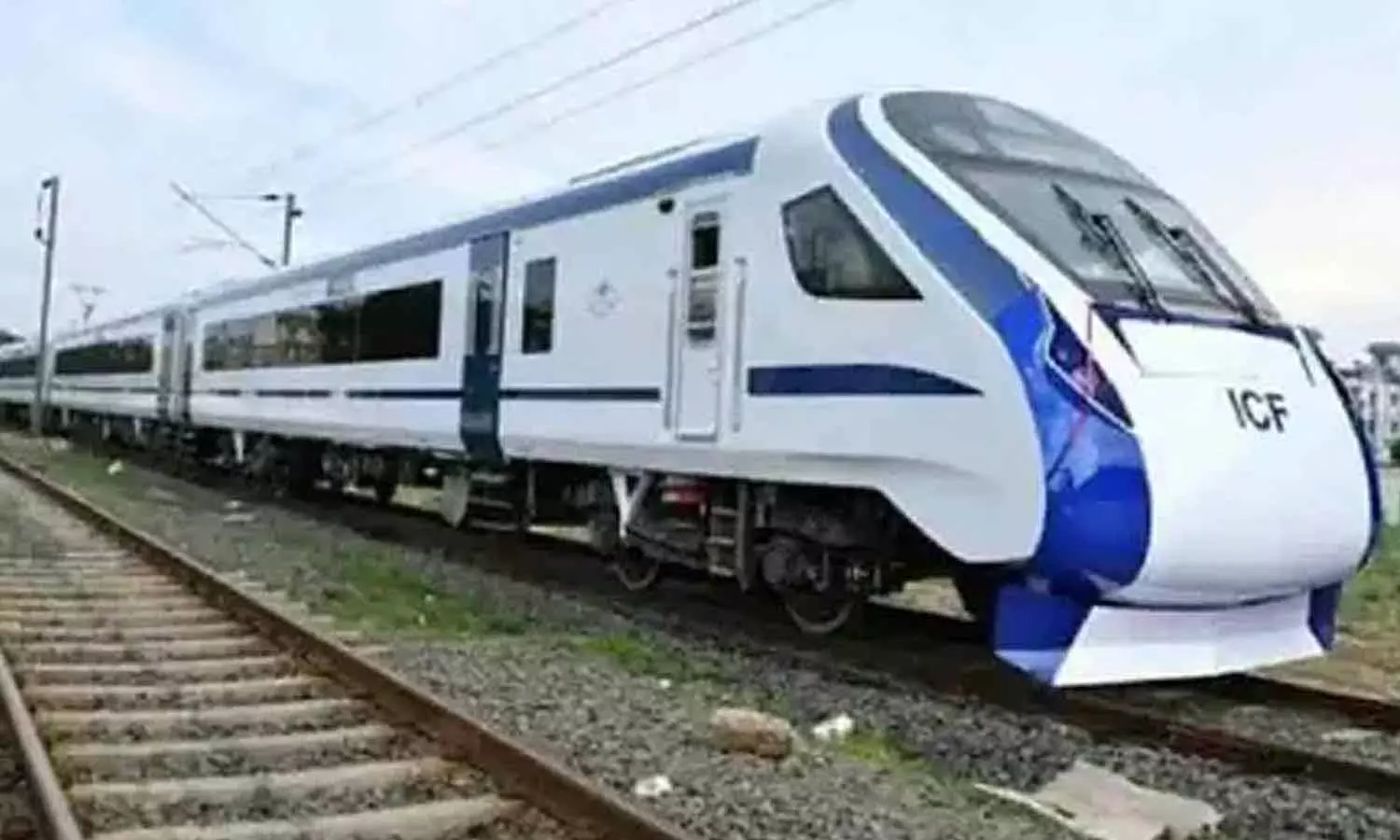 உத்தரபிரதேசத்தில் வந்தேபாரத் ரெயில் மீது கல்வீச்சு உத்தரபிரதேசத்தில் வந்தேபாரத் ரெயில் மீது கல்வீச்சு