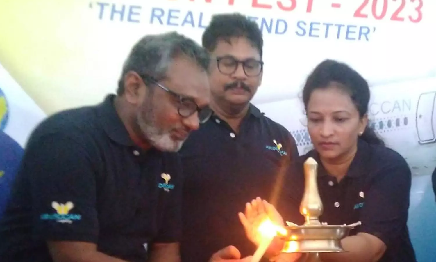 மாமல்லபுரத்தில் 20 ஆண்டுகளுக்கு பிறகு ஒன்று கூடிய ஏர் டெக்கான் விமான ஊழியர்கள் மாமல்லபுரத்தில் 20 ஆண்டுகளுக்கு பிறகு ஒன்று கூடிய ஏர் டெக்கான் விமான ஊழியர்கள்