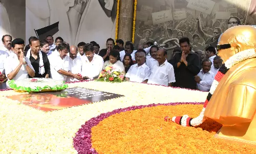5-ம் ஆண்டு நினைவு தினம்: கருணாநிதி நினைவிடத்தில் முதலமைச்சர் மு.க.ஸ்டாலின் மரியாதை