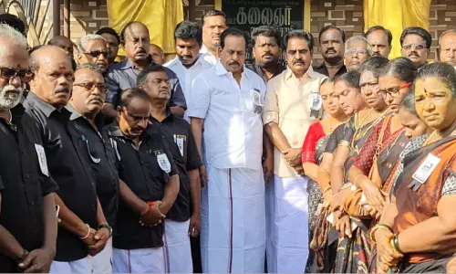 காஞ்சிபுரத்தில் கருணாநிதி நினைவு நாளையொட்டி அமைதி பேரணி: மாவட்ட செயலாளர் தலைமையில் நடைபெற்றது