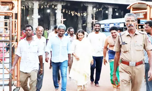 அருணாசலேஸ்வரர் கோவிலில் ஐஸ்வர்யா ரஜினிகாந்த் சாமி தரிசனம்