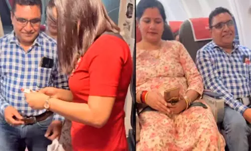 விமானத்தில் பயணம் செய்ய வந்த பெற்றோரை வரவேற்ற பெண் ஊழியரின் வீடியோ வைரல்