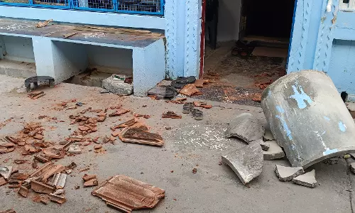 முன்விரோதம் காரணமாக வீடு சூறையாடல்