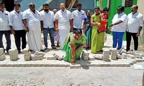 ஆலங்குளத்தில் ரூ.7 லட்சத்தில் பேவர் பிளாக் சாலை அமைக்கும் பணி தொடக்கம்