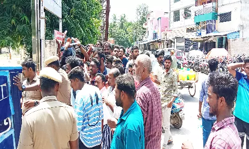 போலீசார் பறிமுதல் செய்த வாகனங்கள் ஏலம்