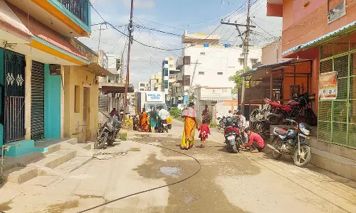 தொடர்ந்து அட்டகாசம்: குரங்குகளை கூண்டு வைத்து பிடிக்க வேண்டும்
