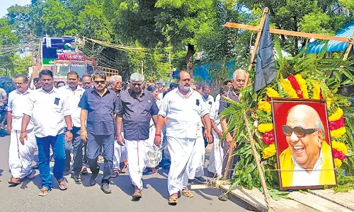 கருணாநிதி நினைவு நாள் மவுன ஊர்வலம்