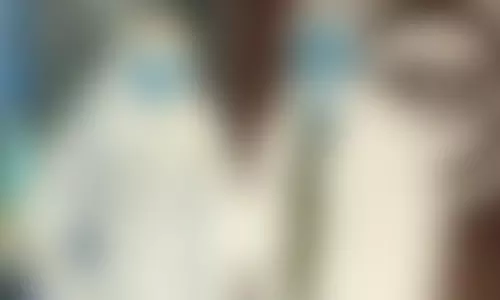 விவாகரத்து செய்த நடிகை.. காதலி வீட்டில் தஞ்சம் புகுந்த நடிகர்