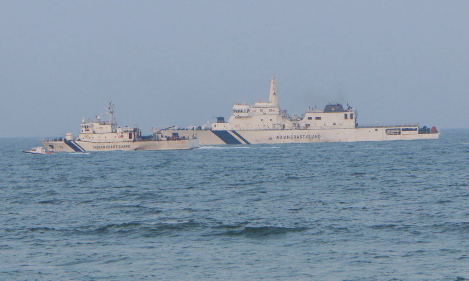 ஜனாதிபதி பாதுகாப்புக்கு கடற்படை கப்பல்கள் ரோந்து