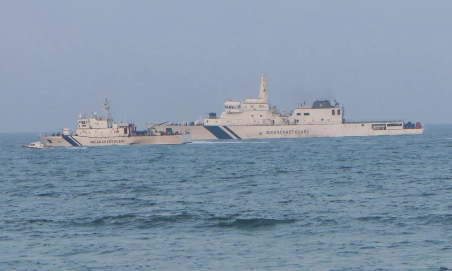 ஜனாதிபதி பாதுகாப்புக்கு கடற்படை கப்பல்கள் ரோந்து ஜனாதிபதி பாதுகாப்புக்கு கடற்படை கப்பல்கள் ரோந்து