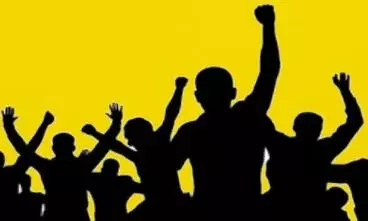 காவல் நிலையம் முன்பு ஊராட்சி ஒன்றிய துணை தலைவர் தர்ணா போராட்டம்