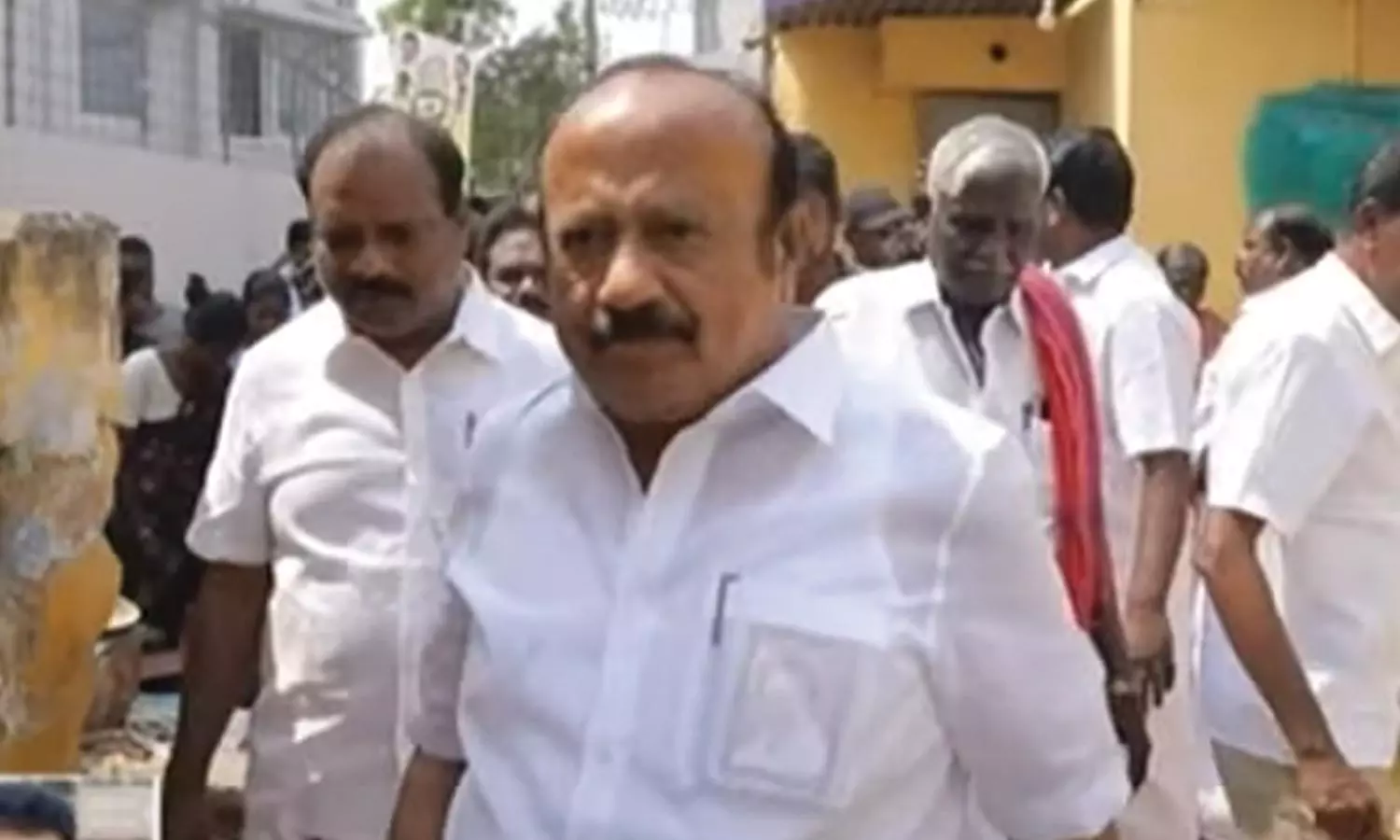 அன்புமணி ராமதாஸ் கைகட்டி மத்திய அரசுக்கு அடிமையாக இருப்பது ஏன்? அமைச்சர் எம்.ஆர்.கே.பன்னீர்செல்வம் கேள்வி