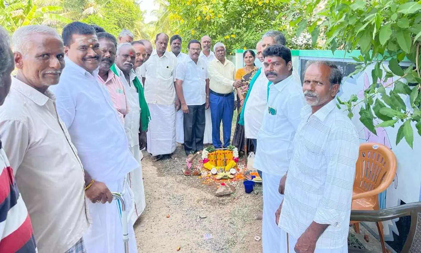 தார்சாலை அமைக்க ரூ.33.5 லட்சம் மதிப்பில் பூமி பூஜை