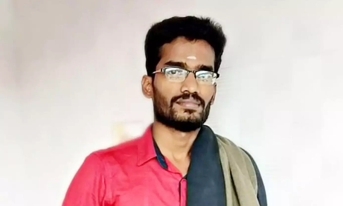 இருசக்கர வாகனம் மோதி வாலிபர் சாவு