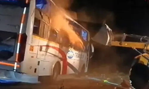 சின்னசேலம் அருகே ஆம்னி பேருந்து கவிழ்ந்து விபத்து- இருவர் பலி