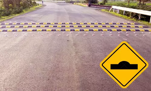 காளிவேலம்பட்டி பிரிவு சாலையில்  வேகத்தடை அமைக்க கோரிக்கை