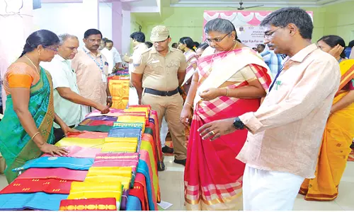 ராசிபுரத்தில் கைத்தறி கண்காட்சி