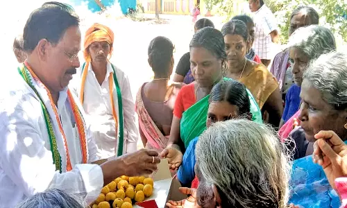 ராகுல்காந்தி எம்.பி. பதவி தகுதி நீக்கம் ரத்து-ரூபி மனோகரன் எம்.எல்.ஏ. இனிப்பு வழங்கி கொண்டாட்டம்