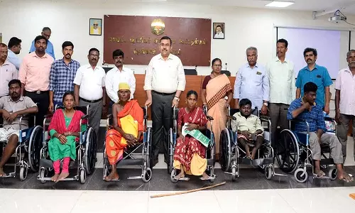 தென்காசியில் மக்கள் குறைத்தீர்க்கும் நாள் கூட்டத்தில் நலத்திட்ட உதவிகள்-கலெக்டர் ரவிச்சந்திரன்  வழங்கினார்