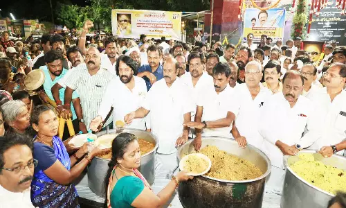 5000 பேருக்கு உணவு வழங்கும் நிகழ்ச்சி