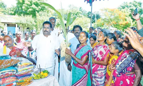பொதுமக்களுக்கு நலத்திட்ட உதவிகள் வழங்கும் விழா
