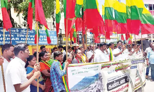 கர்நாடகா அரசை கண்டித்து தருமபுரியில் தமிழக வாழ்வுரிமை கட்சியினர் ஆர்ப்பாட்டம்