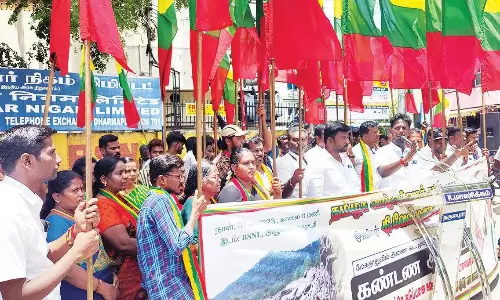 கர்நாடகா அரசை கண்டித்து தருமபுரியில் தமிழக வாழ்வுரிமை கட்சியினர் ஆர்ப்பாட்டம்